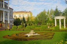 Сад в Монолите