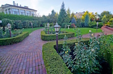 Сад в Монолите